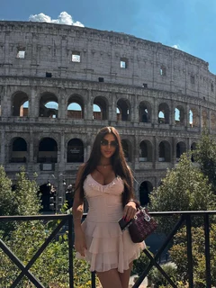 Artemida escort in Naples