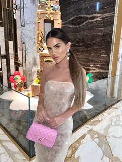 Aviana escort in Milan