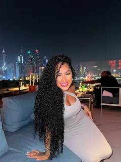 Ayarla escort in Naples