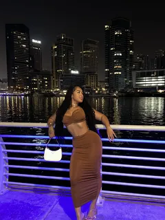 Ayarla escort in Naples