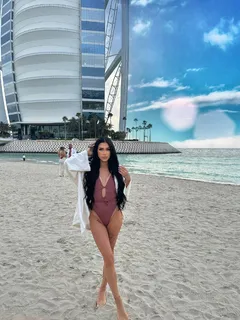 Celina escort in Naples