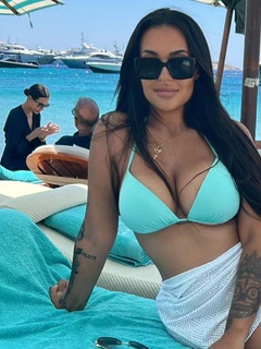Joy escort in Naples