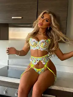 Lorielle escort in Milan